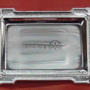 Bandeja rectangular conchas con asas metal plateado con escudo Rotary International